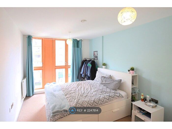 1 Bedroom Flat To Rent In Watermans Place, Leeds, LS1