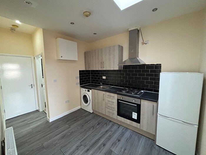 1 Bedroom Flat To Rent In Ilford Lane, Ilford, Essex, IG1