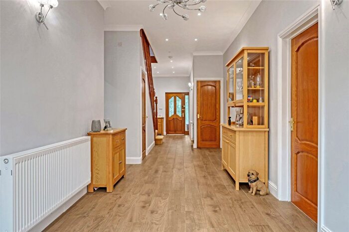 4 Bedroom Detached House For Sale In The Chase, Rochford, Essex, SS4