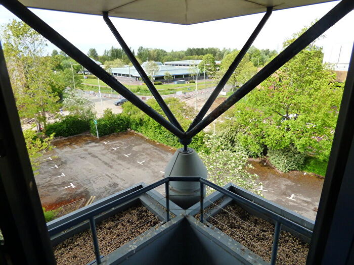 2 Bedroom Apartment To Rent In The Quadrant, SN5