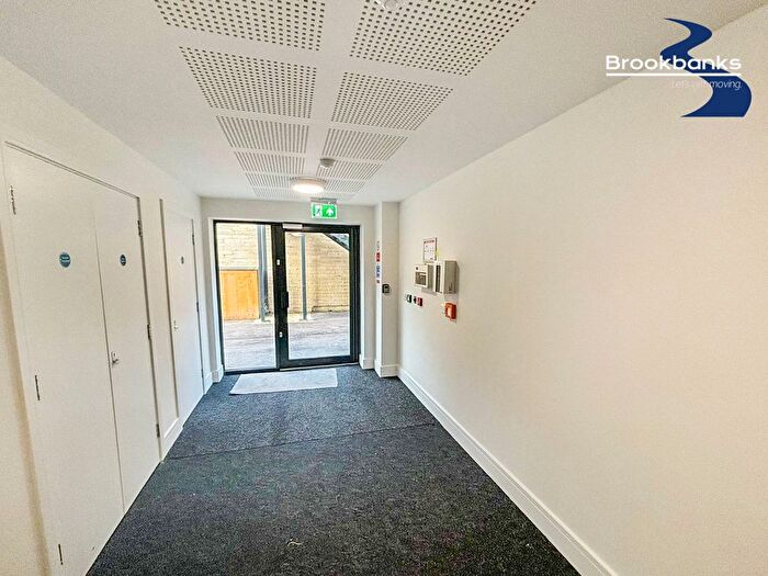 1 Bedroom Flat To Rent In Beacon Road, Chatham, Kent, ME5