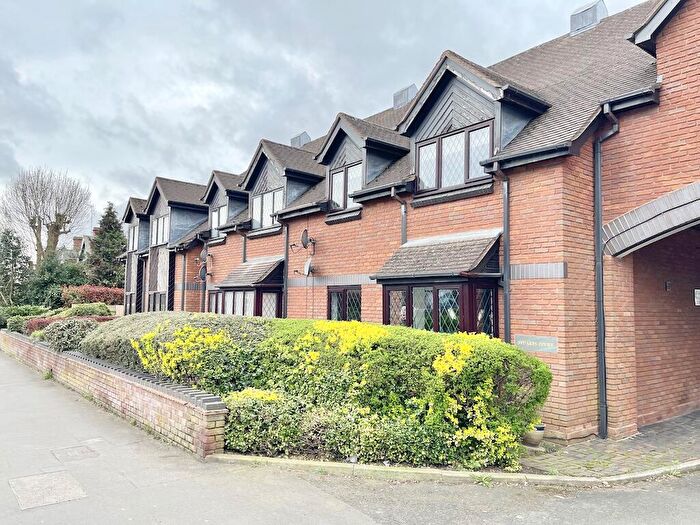 2 Bedroom Flat For Sale In Hagley - Stuarts Court, DY9