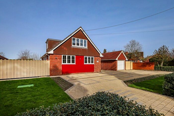 4 Bedroom Chalet For Sale In Andlers Ash Road, Liss, Hampshire, GU33