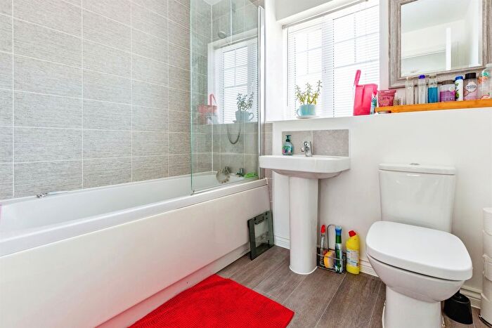 5 Bedroom Detached House For Sale In Darsdale Drive, Raunds, Wellingborough, NN9