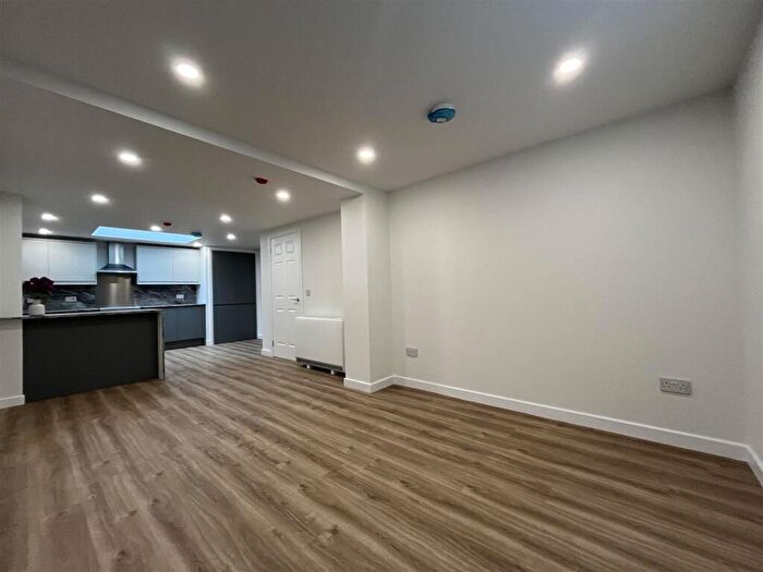 2 Bedroom Flat To Rent In Charterhouse Lane, Perth, PH2