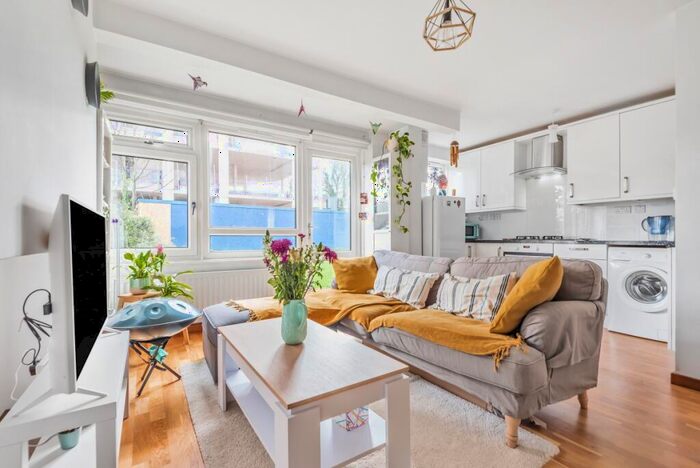 1 Bedroom Flat To Rent In Hydethorpe Road, London, SW12