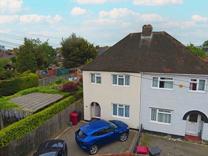 3 Bedroom Semi-detached House For Sale In Charter Road, Slough, SL1