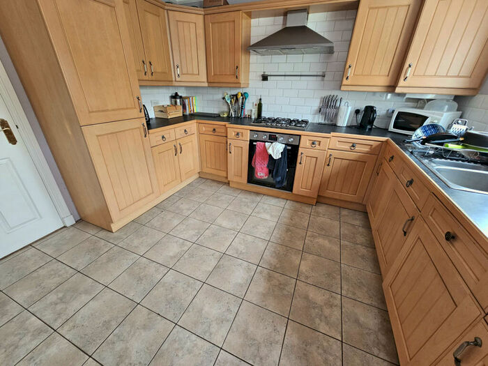 3 Bedroom House To Rent In Mansion Gate Square, Leeds, LS7