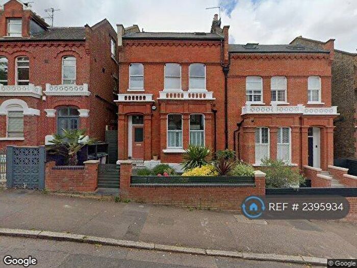 2 Bedroom Maisonette To Rent In Womersley Road, London, N8