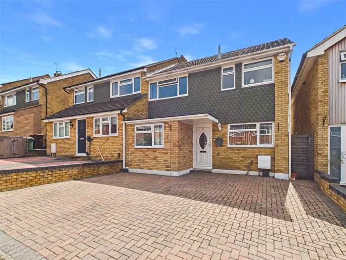 3 Bedroom Semi-Detached House For Sale In Middle Way, Chinnor, Oxfordshire, OX39