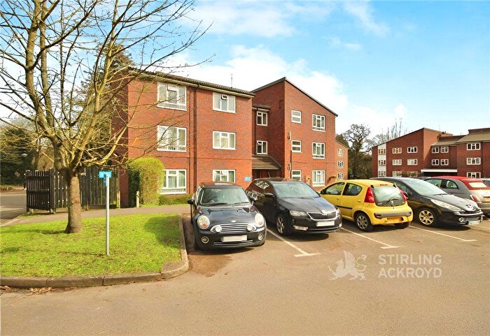 2 Bedroom Flat To Rent In Elgin Gardens, Guildford, Surrey, GU1