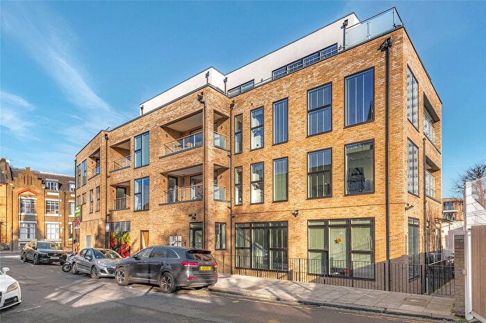 3 Bedroom Flat For Sale In Battersea Park Road, Battersea, London, SW11