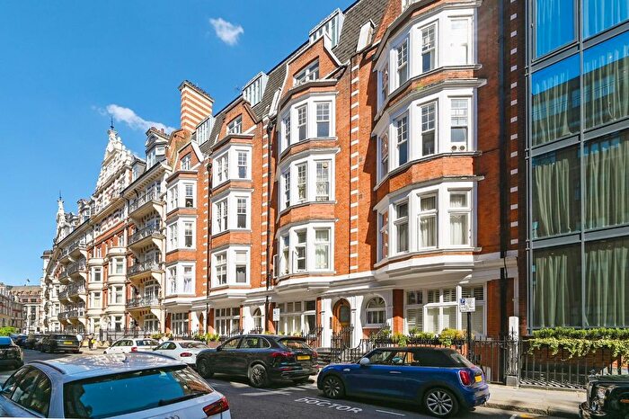 1 Bedroom Flat For Sale In Studio Flat - Jefferson House, Basil Street, Knightsbridge, SW3