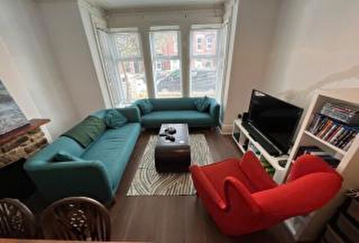 6 Bedroom Terraced House To Rent In Estcourt Terrace, Leeds, LS6