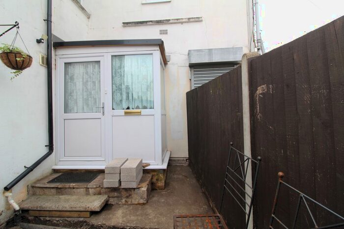 1 Bedroom Maisonette To Rent In Gillingham Road, Gillingham, ME7