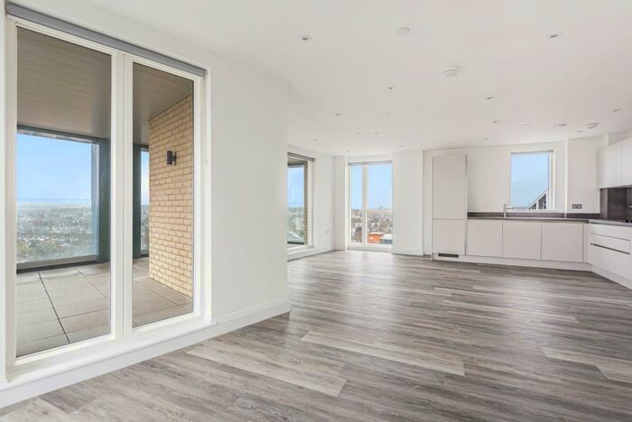 2 Bedroom Flat To Rent In St. Marks Road Bromley, BR2