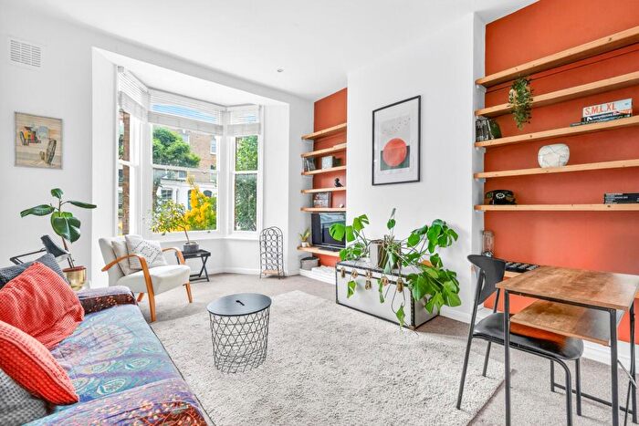2 Bedroom Flat For Sale In Fonthill Road, Finsbury Park, N4