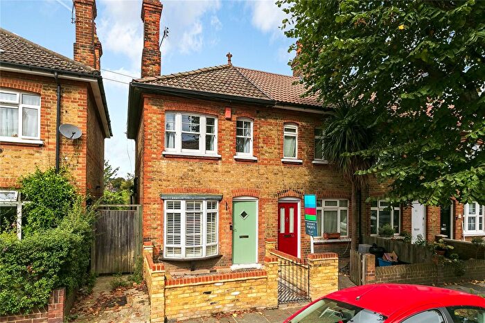 2 Bedroom End Of Terrace House To Rent In Manor Grove, Richmond, TW9
