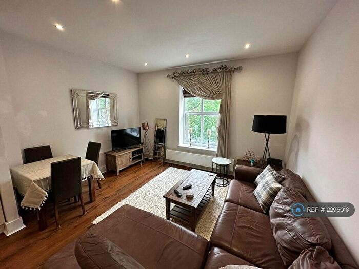 1 Bedroom Flat To Rent In Linden Court, Manchester, M20