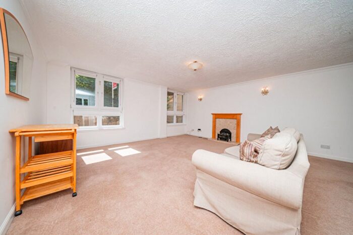 2 Bedroom Flat For Sale In / Fettes Row, New Town, Edinburgh, EH3