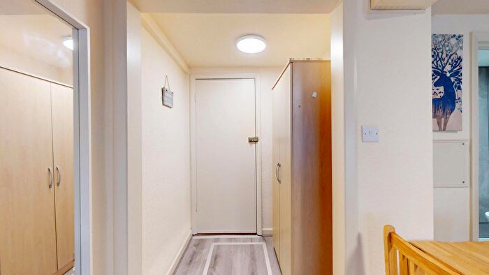 Studio To Rent In Chatsworth Road, Mapesbury, London, NW2