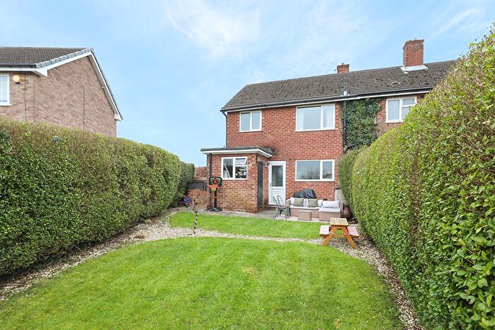 2 Bedroom Semi-Detached House For Sale In Cuttholme Road, Chesterfield, S40