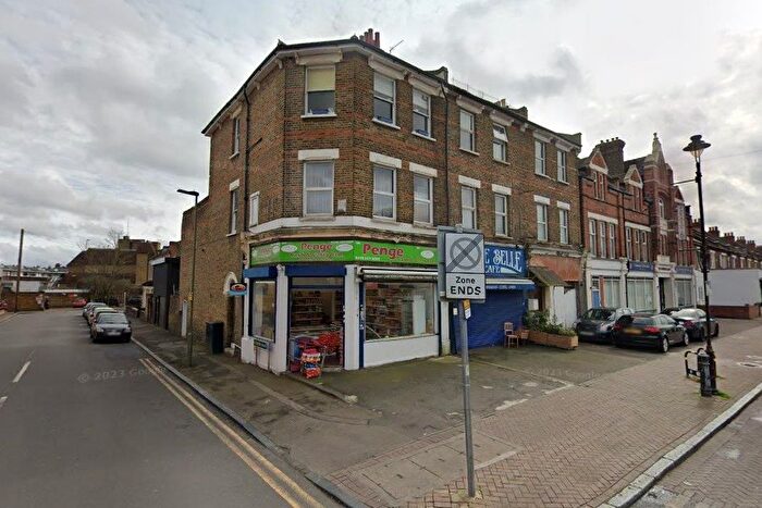 Studio To Rent In Maple Road, Penge, London, SE20