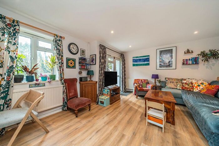 3 Bedroom Flat For Sale In Bolster Grove, London, N22