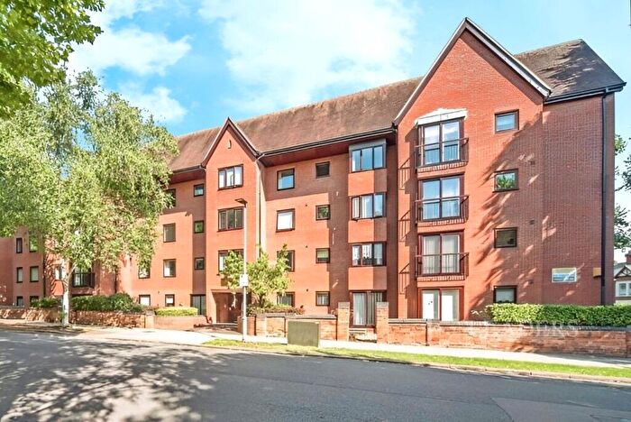 2 Bedroom Apartment For Sale In Warwick Avenue, Bedford, Bedfordshire, MK40