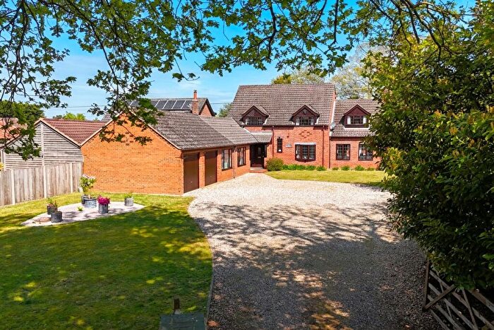 5 Bedroom Detached House For Sale In Fakenham Road, Taverham, Norwich, NR8