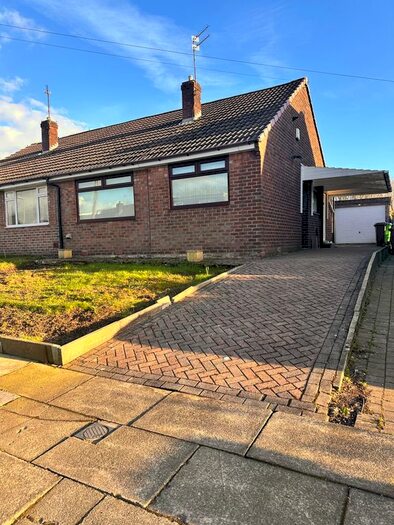 2 Bedroom Semi-Detached Bungalow To Rent In Southdown Close, Rochdale, OL11