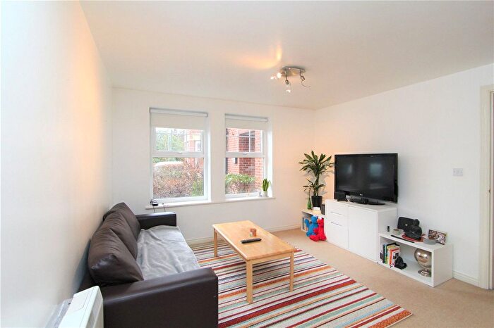 1 Bedroom Flat To Rent In Boddington Gardens, Acton, London, Uk, W3