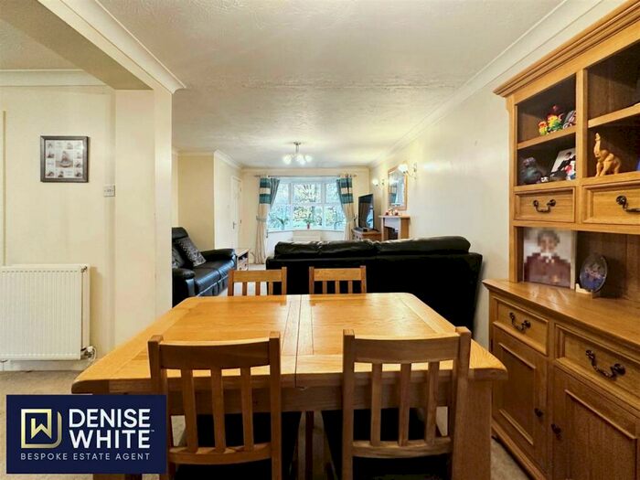 4 Bedroom Detached House For Sale In Millbrook Way, Cheadle, Staffordshire, ST10