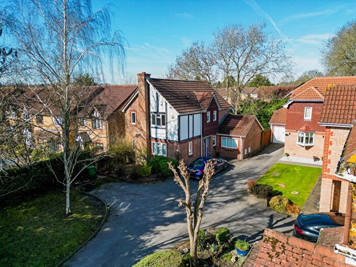 4 Bedroom Detached House For Sale In Baycroft Close, Pinner, HA5