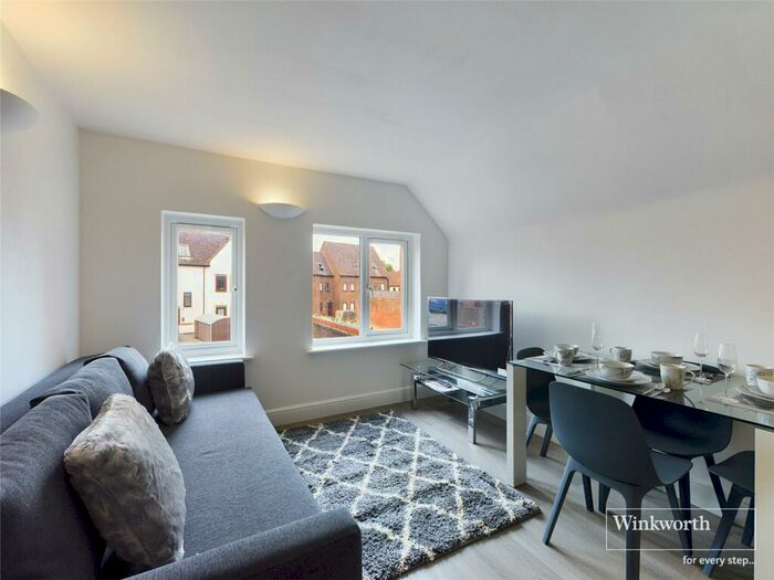 1 Bedroom Apartment To Rent In Alder House, St. Giles Close, Reading, Berkshire, RG1