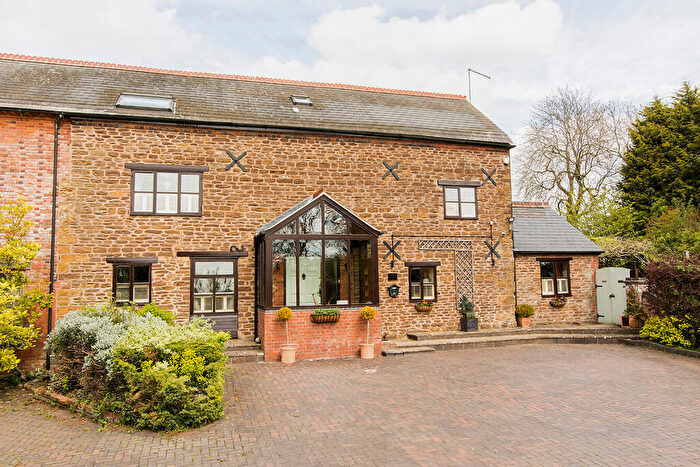 4 Bedroom Barn Conversion For Sale In West Haddon Road, Crick, NN6