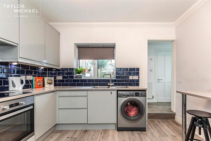 3 Bedroom Flat To Rent In Buller Road, Brighton, BN2