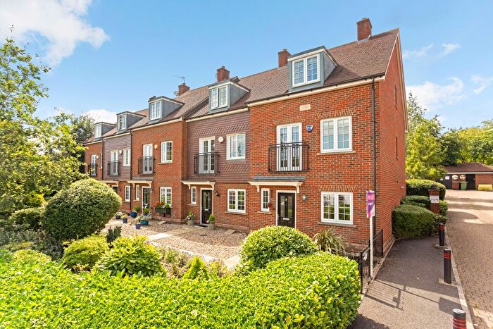 4 Bedroom End Of Terrace House To Rent In Bournemead, Bushey, WD23