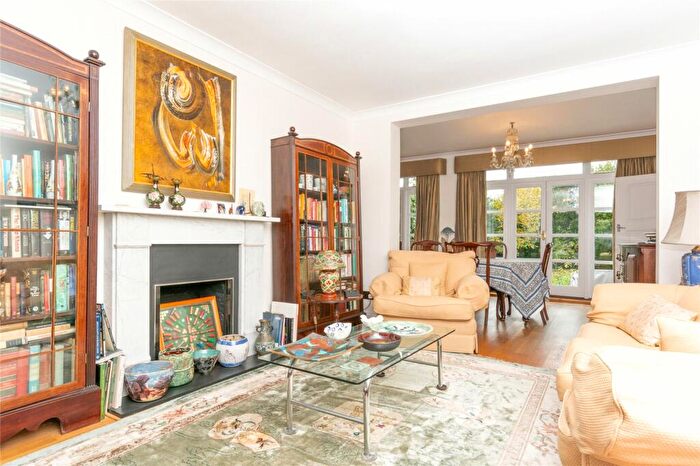4 Bedroom Detached House For Sale In Beaumont Avenue, St. Albans, AL1