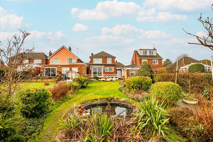 3 Bedroom Detached House For Sale In Elaine Gardens, Woodside, Luton, Bedfordshire, LU1