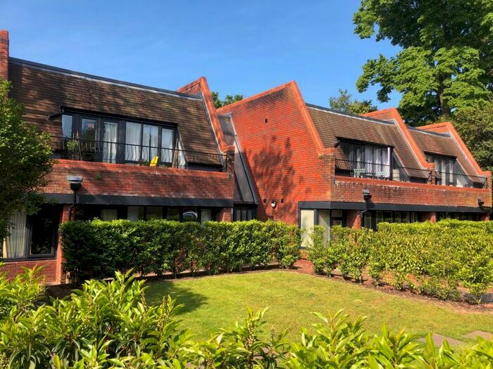 1 Bedroom Flat To Rent In Cromwell Gardens, Marlow, SL7