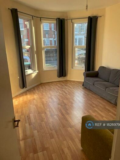 2 Bedroom Flat To Rent In Hampden Road, London, N8