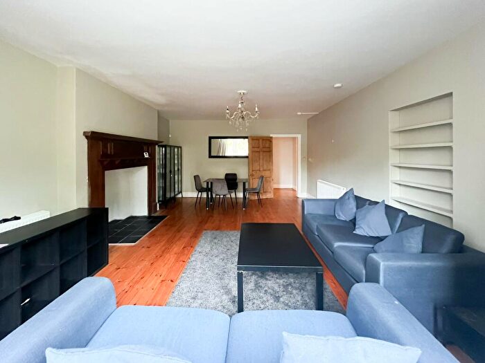3 Bedroom Flat To Rent In Pembroke Road, Clifton, Bristol, BS8