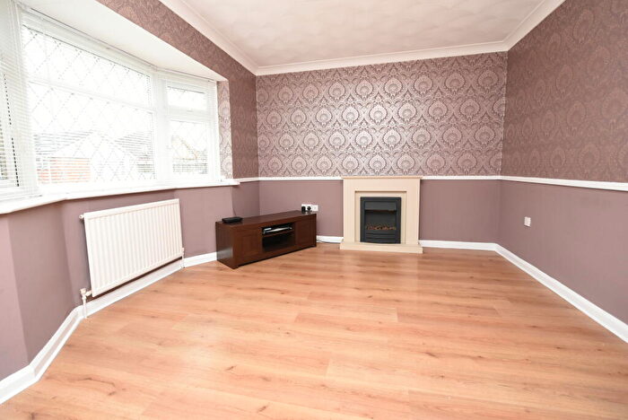 1 Bedroom Bungalow For Sale In Landsburg Road, Canvey Island, Essex, SS8