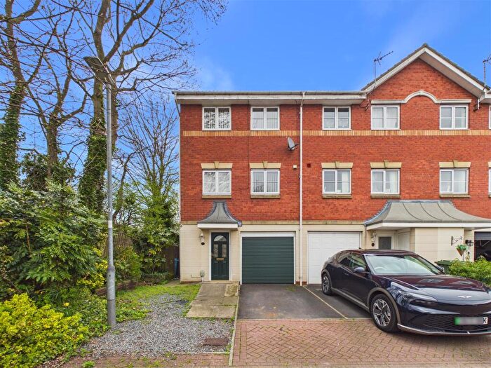 3 Bedroom Town House For Sale In Lilac Road, Brough, HU15