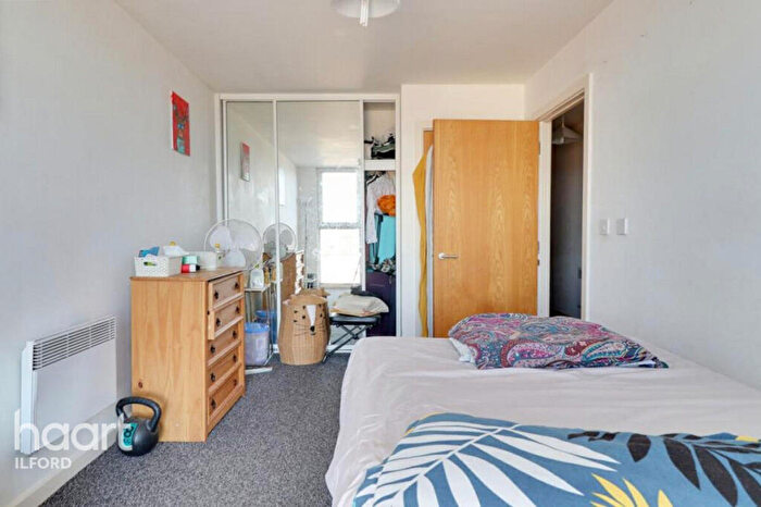 1 Bedroom Flat To Rent In Monarch Way, Ilford, IG2