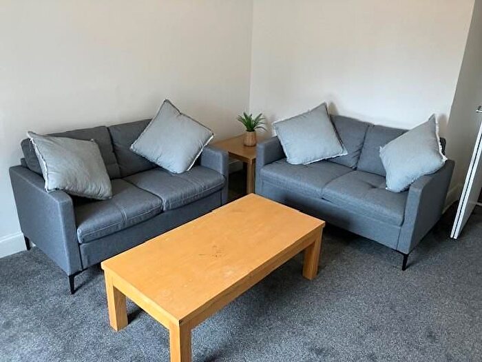 4 Bedroom Flat To Rent In Earlston Place, Edinburgh, EH7