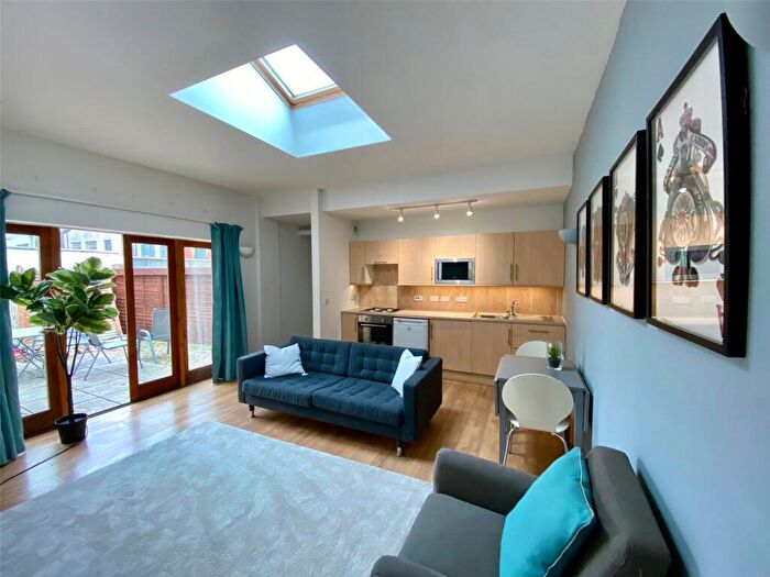 1 Bedroom Apartment For Sale In Backfields Lane, Bristol, BS2