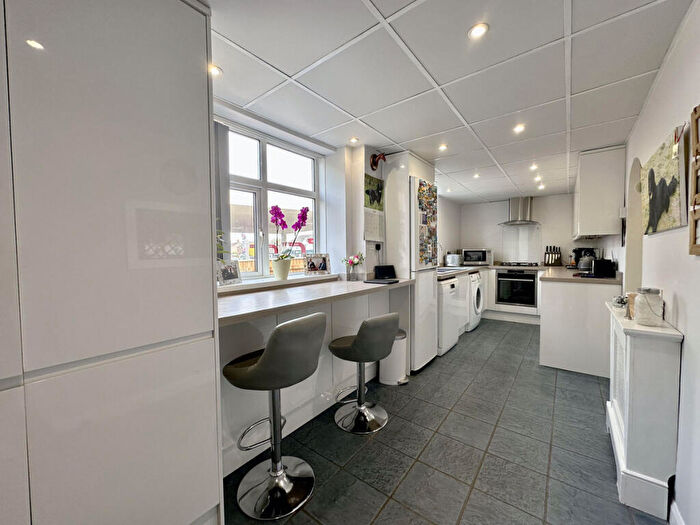 3 Bedroom Detached House For Sale In Highland Road, Poole, BH14