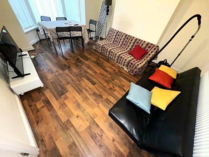 5 Bedroom Terraced House To Rent In Cardigan Road, Hyde Park, Leeds, LS6